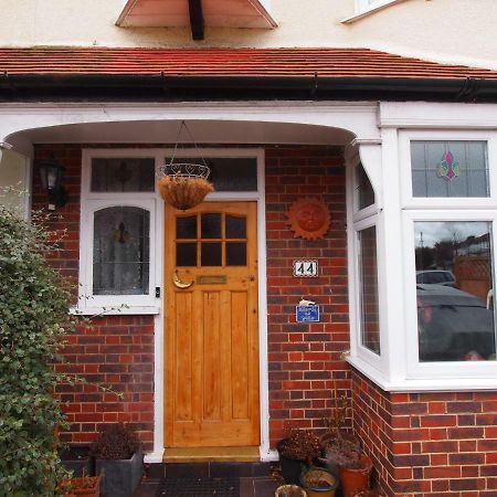 Friendly Home In South London Morden Eksteriør billede