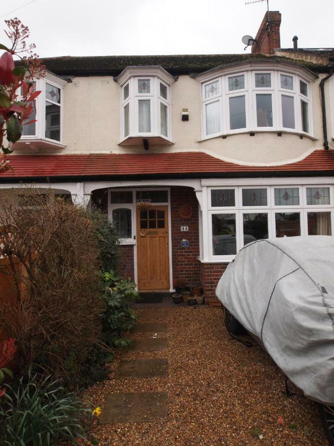Friendly Home In South London Morden Eksteriør billede